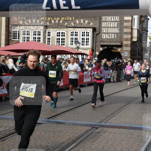 05.10.2025 - 20. swb-Marathon Bremen Yannick Fuchs http://msf.ph/oto/9235779 05.10.2025 11:05:16 Ziel 9642, 9668, 9978, 10018, 10021, 10965, 11016, 11121, 11171, 11323, 11412 meine-sportfotos.de