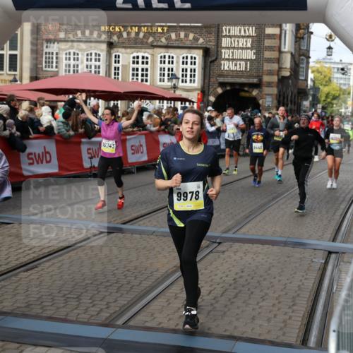 05.10.2025 - 20. swb-Marathon Bremen Yannick Fuchs http://msf.ph/oto/9235795 05.10.2025 11:05:20 Ziel 9440, 9642, 9668, 9978, 10018, 10021, 10255, 10343, 10990, 11016, 11323, 11501, 11650, 11707 meine-sportfotos.de