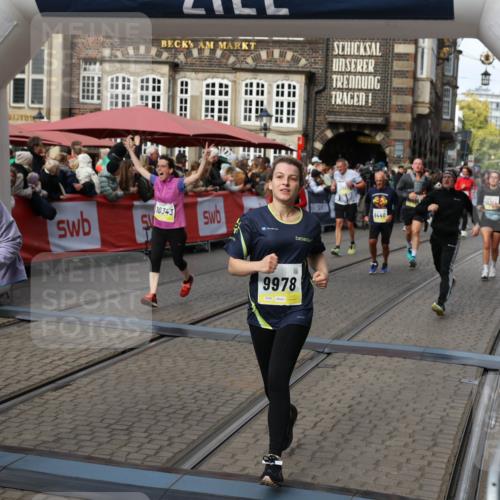 05.10.2025 - 20. swb-Marathon Bremen Yannick Fuchs http://msf.ph/oto/9235798 05.10.2025 11:05:20 Ziel 9440, 9642, 9668, 9978, 10018, 10021, 10255, 10343, 10990, 11016, 11323, 11501, 11650, 11707 meine-sportfotos.de