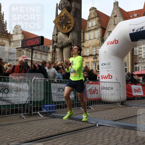 05.10.2025 - 20. swb-Marathon Bremen Yannick Fuchs http://msf.ph/oto/9235806 05.10.2025 10:37:14 Ziel 9480 meine-sportfotos.de