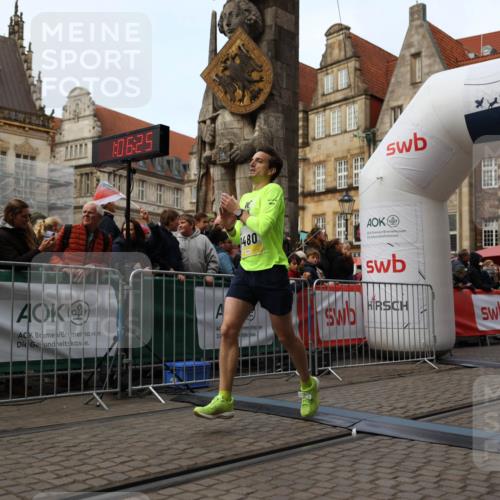 05.10.2025 - 20. swb-Marathon Bremen Yannick Fuchs http://msf.ph/oto/9235808 05.10.2025 10:37:14 Ziel 9480 meine-sportfotos.de