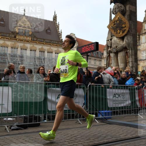05.10.2025 - 20. swb-Marathon Bremen Yannick Fuchs http://msf.ph/oto/9235820 05.10.2025 10:37:15 Ziel 9480 meine-sportfotos.de