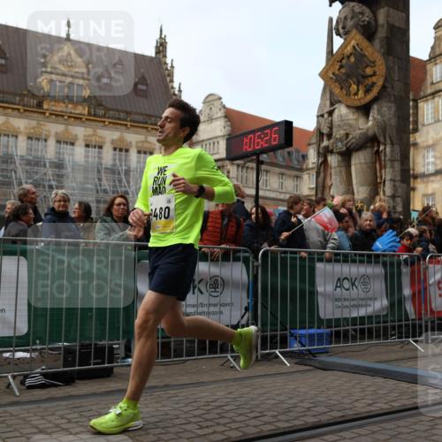 05.10.2025 - 20. swb-Marathon Bremen Yannick Fuchs http://msf.ph/oto/9235823 05.10.2025 10:37:15 Ziel 9480 meine-sportfotos.de