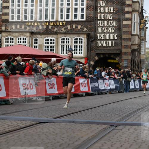 05.10.2025 - 20. swb-Marathon Bremen Yannick Fuchs http://msf.ph/oto/9235846 05.10.2025 10:37:21 Ziel 11213 meine-sportfotos.de