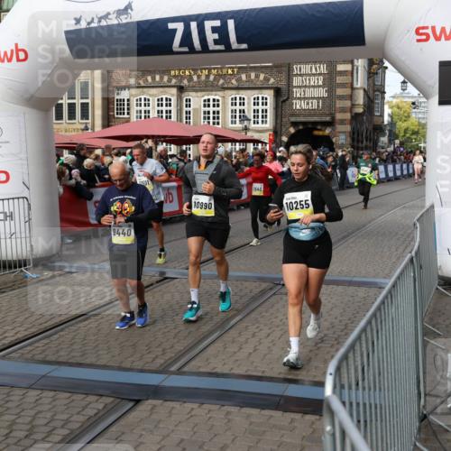 05.10.2025 - 20. swb-Marathon Bremen Yannick Fuchs http://msf.ph/oto/9235848 05.10.2025 11:05:23 Ziel 9440, 9690, 9908, 9978, 10018, 10021, 10255, 10343, 10990, 11323, 11501, 11540, 11650, 11707 meine-sportfotos.de