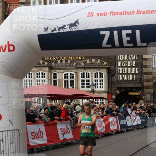 05.10.2025 - 20. swb-Marathon Bremen Yannick Fuchs http://msf.ph/oto/9235870 05.10.2025 10:37:25 Ziel 9565, 10704, 11213 meine-sportfotos.de