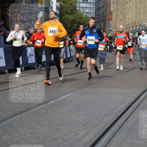 05.10.2025 - 20. swb-Marathon Bremen Strokosch-Dieckow http://msf.ph/oto/9235875 05.10.2025 10:55:16 Ziel 9201, 9318, 9350, 9514, 9654, 9881, 9933, 10003, 10116, 10260, 10326, 10970, 11042, 11115, 11140, 11431, 11702 meine-sportfotos.de