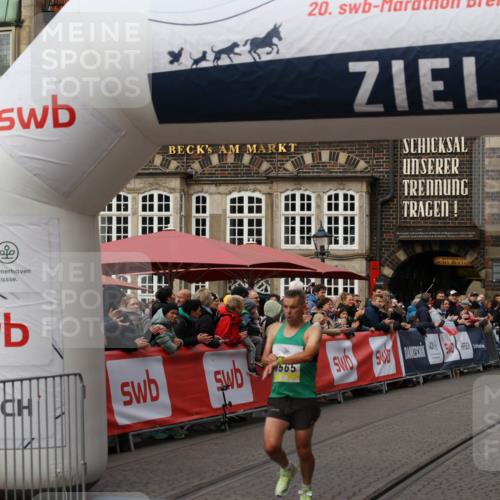 05.10.2025 - 20. swb-Marathon Bremen Yannick Fuchs http://msf.ph/oto/9235876 05.10.2025 10:37:25 Ziel 9565, 10704, 11213 meine-sportfotos.de