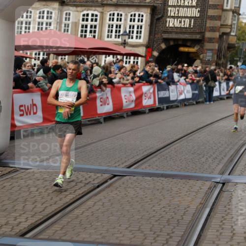 05.10.2025 - 20. swb-Marathon Bremen Yannick Fuchs http://msf.ph/oto/9235894 05.10.2025 10:37:26 Ziel 9565, 10704, 11213 meine-sportfotos.de