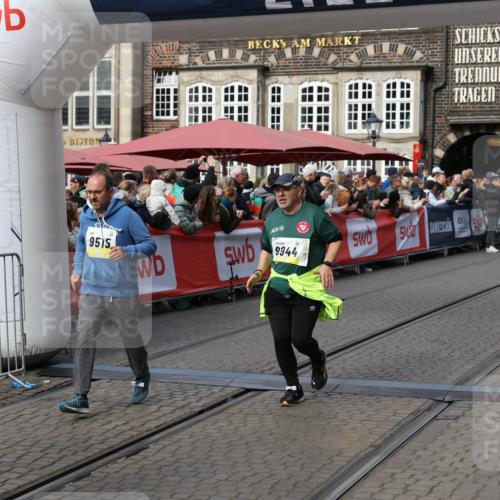 05.10.2025 - 20. swb-Marathon Bremen Yannick Fuchs http://msf.ph/oto/9235898 05.10.2025 11:05:28 Ziel 9440, 9515, 9690, 9713, 9908, 9944, 10255, 10828, 10990, 11106, 11501, 11540, 11707 meine-sportfotos.de