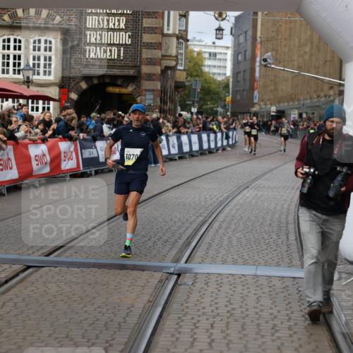 05.10.2025 - 20. swb-Marathon Bremen Yannick Fuchs http://msf.ph/oto/9235925 05.10.2025 10:37:27 Ziel 9565, 10704, 11213 meine-sportfotos.de