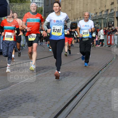 05.10.2025 - 20. swb-Marathon Bremen Strokosch-Dieckow http://msf.ph/oto/9235969 05.10.2025 10:55:19 Ziel 9201, 9350, 9514, 9654, 9722, 9881, 9902, 9933, 10116, 10256, 10260, 10970, 11042, 11115, 11380, 11431, 11702 meine-sportfotos.de