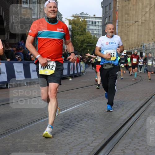 05.10.2025 - 20. swb-Marathon Bremen Strokosch-Dieckow http://msf.ph/oto/9236053 05.10.2025 10:55:22 Ziel 9201, 9350, 9514, 9654, 9722, 9902, 9933, 10116, 10256, 10260, 10970, 11025, 11115, 11380, 11431, 11702 meine-sportfotos.de