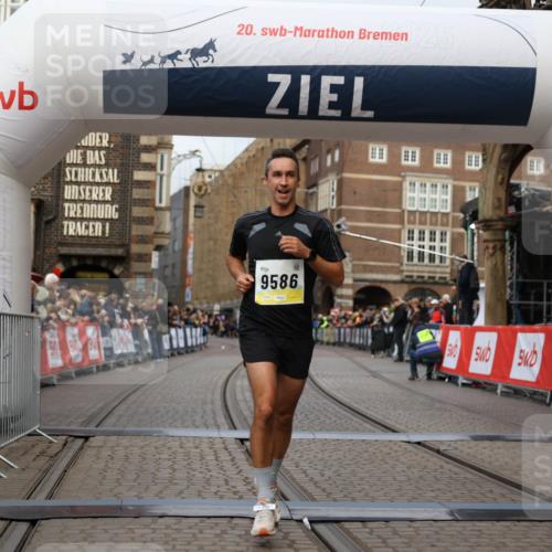 05.10.2025 - 20. swb-Marathon Bremen Yannick Fuchs http://msf.ph/oto/9236066 05.10.2025 10:37:37 Ziel 9586, 10358, 11021 meine-sportfotos.de