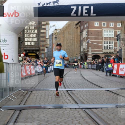 05.10.2025 - 20. swb-Marathon Bremen Yannick Fuchs http://msf.ph/oto/9236166 05.10.2025 10:38:05 Ziel 9755, 11465 meine-sportfotos.de