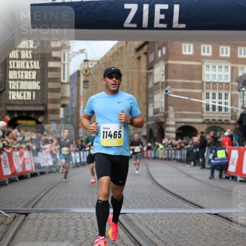 05.10.2025 - 20. swb-Marathon Bremen Yannick Fuchs http://msf.ph/oto/9236171 05.10.2025 10:38:05 Ziel 9755, 11465 meine-sportfotos.de