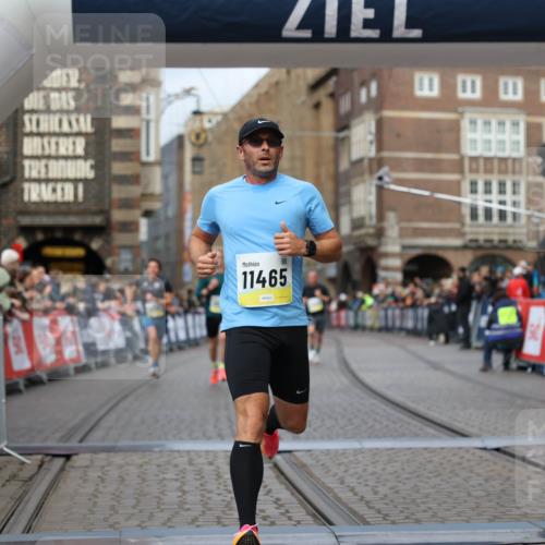05.10.2025 - 20. swb-Marathon Bremen Yannick Fuchs http://msf.ph/oto/9236185 05.10.2025 10:38:05 Ziel 9755, 11465 meine-sportfotos.de