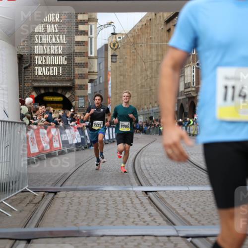 05.10.2025 - 20. swb-Marathon Bremen Yannick Fuchs http://msf.ph/oto/9236196 05.10.2025 10:38:06 Ziel 9755, 11328, 11465 meine-sportfotos.de