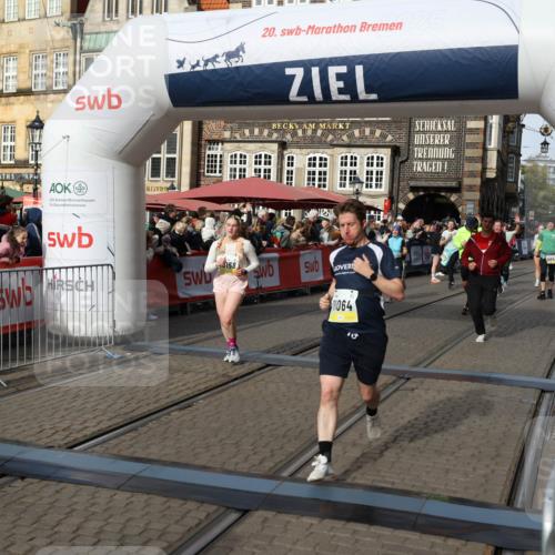 05.10.2025 - 20. swb-Marathon Bremen Yannick Fuchs http://msf.ph/oto/9236203 05.10.2025 11:05:34 Ziel 9515, 9713, 9944, 10025, 10158, 10289, 10511, 10542, 10828, 11064, 11106 meine-sportfotos.de