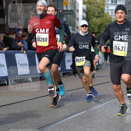 05.10.2025 - 20. swb-Marathon Bremen Strokosch-Dieckow http://msf.ph/oto/9236218 05.10.2025 10:55:26 Ziel 9722, 9856, 9902, 10111, 10256, 10260, 10262, 10745, 11025, 11197, 11380, 11431 meine-sportfotos.de