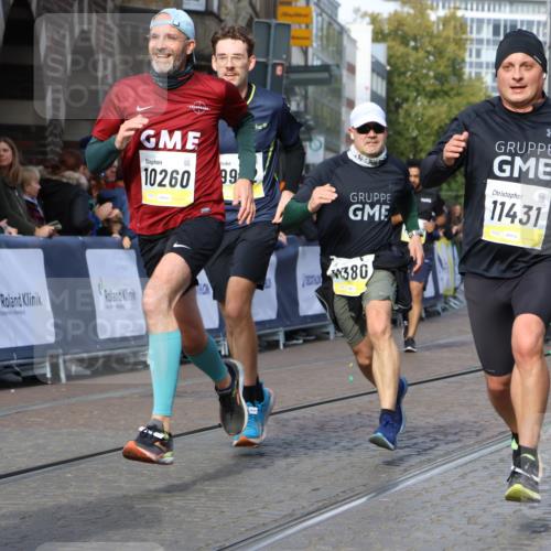 05.10.2025 - 20. swb-Marathon Bremen Strokosch-Dieckow http://msf.ph/oto/9236237 05.10.2025 10:55:26 Ziel 9722, 9856, 9902, 10111, 10256, 10260, 10262, 10745, 11025, 11197, 11380, 11431 meine-sportfotos.de
