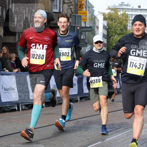 05.10.2025 - 20. swb-Marathon Bremen Strokosch-Dieckow http://msf.ph/oto/9236258 05.10.2025 10:55:26 Ziel 9722, 9856, 9902, 10111, 10256, 10260, 10262, 10745, 11025, 11197, 11380, 11431 meine-sportfotos.de