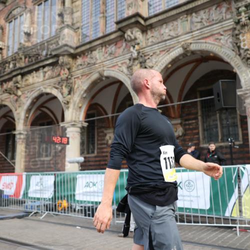 05.10.2025 - 20. swb-Marathon Bremen Yannick Fuchs http://msf.ph/oto/9236446 05.10.2025 10:38:14 Ziel 9755, 11328 meine-sportfotos.de