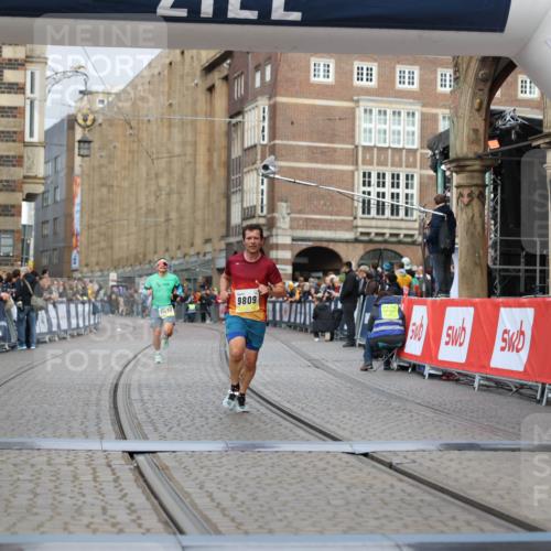 05.10.2025 - 20. swb-Marathon Bremen Yannick Fuchs http://msf.ph/oto/9236453 05.10.2025 10:38:26 Ziel 9809 meine-sportfotos.de