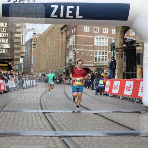 05.10.2025 - 20. swb-Marathon Bremen Yannick Fuchs http://msf.ph/oto/9236525 05.10.2025 10:38:27 Ziel 9809, 11430 meine-sportfotos.de