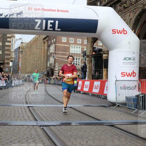 05.10.2025 - 20. swb-Marathon Bremen Yannick Fuchs http://msf.ph/oto/9236549 05.10.2025 10:38:28 Ziel 9809, 11430 meine-sportfotos.de