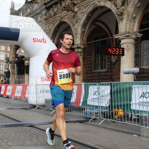 05.10.2025 - 20. swb-Marathon Bremen Yannick Fuchs http://msf.ph/oto/9236645 05.10.2025 10:38:29 Ziel 9809, 11430 meine-sportfotos.de