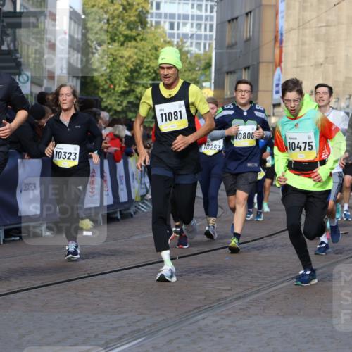 05.10.2025 - 20. swb-Marathon Bremen Strokosch-Dieckow http://msf.ph/oto/9236728 05.10.2025 10:55:41 Ziel 7165, 9195, 9197, 9621, 9882, 10088, 10253, 10287, 10323, 10385, 10475, 10653, 10755, 10800, 10909, 11081, 11249, 11586, 11588, 11624 meine-sportfotos.de