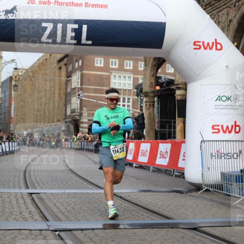 05.10.2025 - 20. swb-Marathon Bremen Yannick Fuchs http://msf.ph/oto/9236734 05.10.2025 10:38:31 Ziel 9809, 11430 meine-sportfotos.de