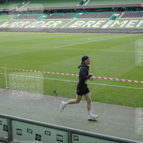 05.10.2025 - 20. swb-Marathon Bremen Michael Burmester http://msf.ph/oto/9236807 05.10.2025 10:32:36 Laufen im Stadion 7165, 8118, 8326, 8333, 9176, 9187, 9195, 9197, 9238, 9268, 9284, 9295, 9313, 9318, 9392, 9407, 9427, 9436, 9439, 9456, 9461, 9464, 9475, 9494, 9514, 9517, 9548, 9621, 9650, 9701, 9754, 9776, 9830, 9834, 9856, 9868, 9918, 9939, 9950, 9956, 9957, 9985, 10007, 10034, 10038, 10046, 10064, 10075, 10097, 10128, 10174, 10215, 10242, 10262, 10308, 10309, 10326, 10327, 10349, 10369, 10385, 10388, 10416, 10436, 10460, 10468, 10487, 10616, 10662, 10785, 10014, 10020, 10719 meine-sportfotos.de