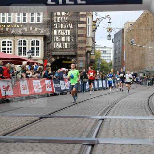 05.10.2025 - 20. swb-Marathon Bremen Yannick Fuchs http://msf.ph/oto/9236819 05.10.2025 10:38:49 Ziel 10409, 10862, 11132 meine-sportfotos.de