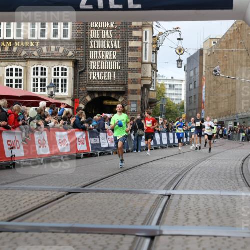 05.10.2025 - 20. swb-Marathon Bremen Yannick Fuchs http://msf.ph/oto/9236826 05.10.2025 10:38:49 Ziel 10409, 10862, 11132 meine-sportfotos.de