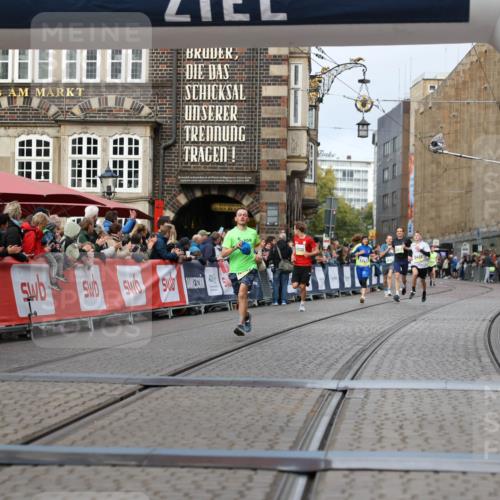 05.10.2025 - 20. swb-Marathon Bremen Yannick Fuchs http://msf.ph/oto/9236829 05.10.2025 10:38:49 Ziel 10409, 10862, 11132 meine-sportfotos.de