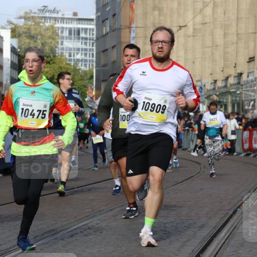 05.10.2025 - 20. swb-Marathon Bremen Strokosch-Dieckow http://msf.ph/oto/9236834 05.10.2025 10:55:42 Ziel 7165, 9195, 9197, 9521, 9621, 9882, 10088, 10253, 10287, 10323, 10385, 10475, 10653, 10755, 10800, 10909, 11081, 11249, 11586, 11588, 11624 meine-sportfotos.de