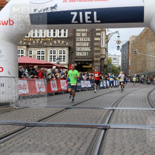 05.10.2025 - 20. swb-Marathon Bremen Yannick Fuchs http://msf.ph/oto/9236867 05.10.2025 10:38:50 Ziel 9341, 10409, 10862, 11132 meine-sportfotos.de
