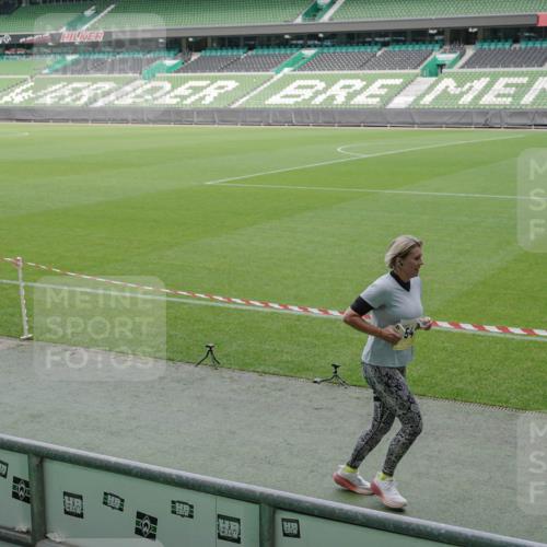05.10.2025 - 20. swb-Marathon Bremen Michael Burmester http://msf.ph/oto/9236913 05.10.2025 10:32:44 Laufen im Stadion 7165, 8118, 8326, 8333, 9176, 9187, 9195, 9197, 9238, 9268, 9284, 9295, 9313, 9318, 9367, 9392, 9402, 9407, 9427, 9436, 9439, 9456, 9461, 9464, 9475, 9492, 9494, 9514, 9517, 9548, 9570, 9574, 9621, 9650, 9701, 9703, 9754, 9776, 9830, 9834, 9856, 9868, 9900, 9918, 9933, 9939, 9950, 9956, 9957, 9985, 10007, 10034, 10038, 10042, 10046, 10075, 10097, 10128, 10174, 10215, 10262, 10308, 10309, 10326, 10349, 10385, 10388, 10402, 10416, 10436, 10460, 10475, 10487 meine-sportfotos.de