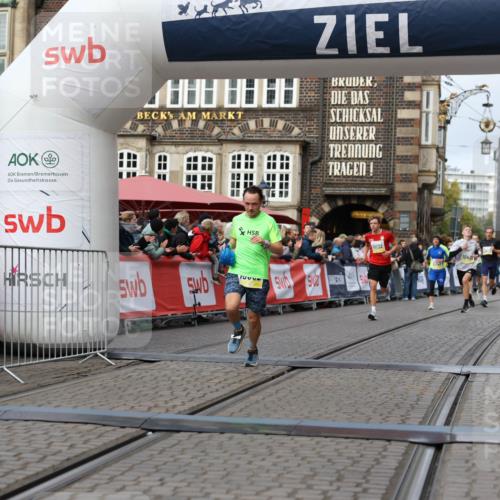 05.10.2025 - 20. swb-Marathon Bremen Yannick Fuchs http://msf.ph/oto/9236915 05.10.2025 10:38:50 Ziel 9341, 10409, 10862, 11132 meine-sportfotos.de