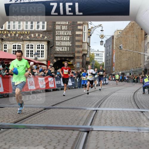 05.10.2025 - 20. swb-Marathon Bremen Yannick Fuchs http://msf.ph/oto/9236931 05.10.2025 10:38:51 Ziel 9341, 10409, 10517, 10862, 11132 meine-sportfotos.de