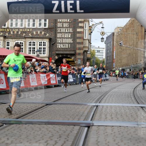 05.10.2025 - 20. swb-Marathon Bremen Yannick Fuchs http://msf.ph/oto/9236951 05.10.2025 10:38:51 Ziel 9341, 10409, 10517, 10862, 11132 meine-sportfotos.de
