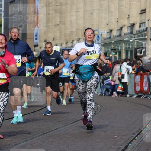 05.10.2025 - 20. swb-Marathon Bremen Strokosch-Dieckow http://msf.ph/oto/9236954 05.10.2025 10:55:45 Ziel 9521, 9621, 9882, 10088, 10253, 10287, 10323, 10385, 10610, 10653, 10800, 11052, 11081, 11249, 11586, 11624 meine-sportfotos.de