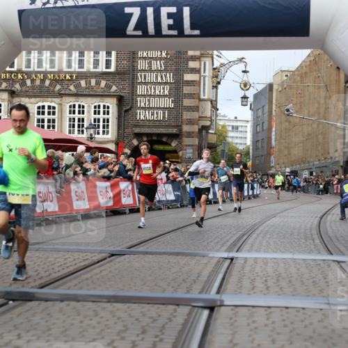 05.10.2025 - 20. swb-Marathon Bremen Yannick Fuchs http://msf.ph/oto/9236959 05.10.2025 10:38:51 Ziel 9341, 10409, 10517, 10862, 11132 meine-sportfotos.de