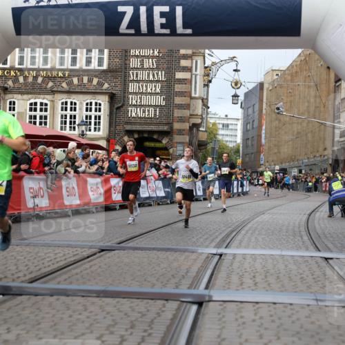 05.10.2025 - 20. swb-Marathon Bremen Yannick Fuchs http://msf.ph/oto/9236975 05.10.2025 10:38:51 Ziel 9341, 10409, 10517, 10862, 11132 meine-sportfotos.de