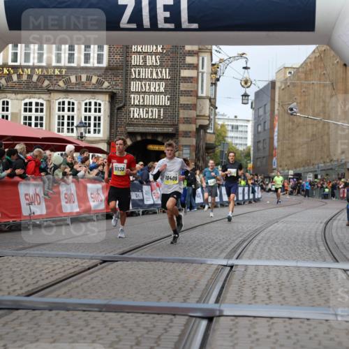 05.10.2025 - 20. swb-Marathon Bremen Yannick Fuchs http://msf.ph/oto/9237006 05.10.2025 10:38:51 Ziel 9341, 10409, 10517, 10862, 11132 meine-sportfotos.de