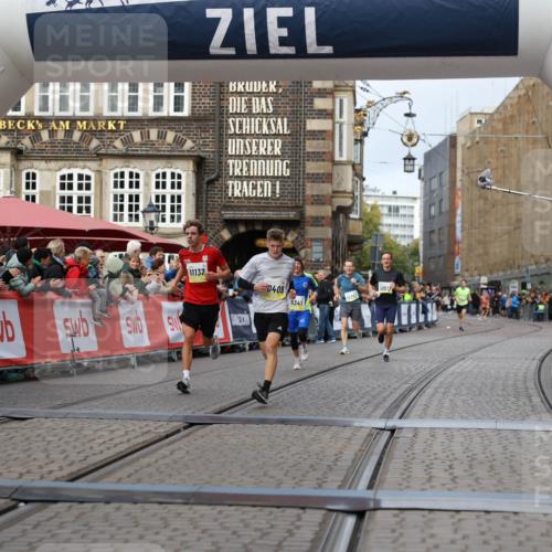 05.10.2025 - 20. swb-Marathon Bremen Yannick Fuchs http://msf.ph/oto/9237013 05.10.2025 10:38:52 Ziel 9341, 10352, 10409, 10517, 10862, 11132 meine-sportfotos.de