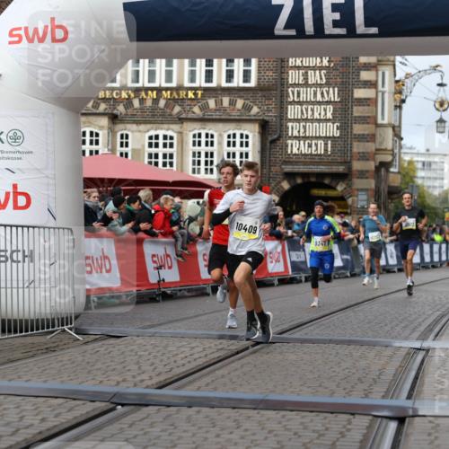 05.10.2025 - 20. swb-Marathon Bremen Yannick Fuchs http://msf.ph/oto/9237083 05.10.2025 10:38:52 Ziel 9341, 10352, 10409, 10517, 10862, 11132 meine-sportfotos.de
