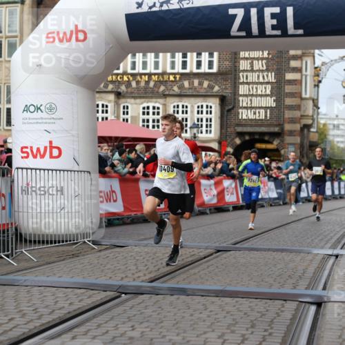 05.10.2025 - 20. swb-Marathon Bremen Yannick Fuchs http://msf.ph/oto/9237104 05.10.2025 10:38:52 Ziel 9341, 10352, 10409, 10517, 10862, 11132 meine-sportfotos.de